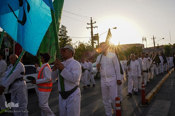 تشرف کاروان پیاده زیارتی حضرت شاهچراغ(ع) شهرستان فیروزآباد به حرم مطهر