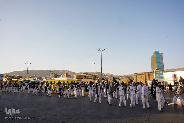 تشرف کاروان پیاده زیارتی حضرت شاهچراغ(ع) شهرستان فیروزآباد به حرم مطهر