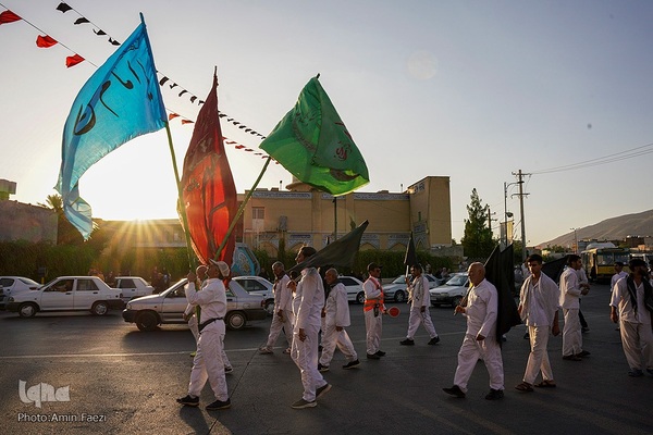 تشرف کاروان پیاده زیارتی حضرت شاهچراغ(ع) شهرستان فیروزآباد به حرم مطهر