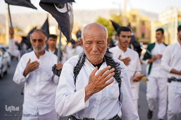 تشرف کاروان پیاده زیارتی حضرت شاهچراغ(ع) شهرستان فیروزآباد به حرم مطهر