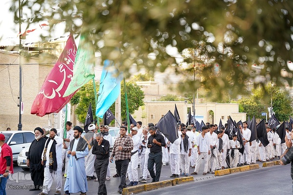 تشرف کاروان پیاده زیارتی حضرت شاهچراغ(ع) شهرستان فیروزآباد به حرم مطهر