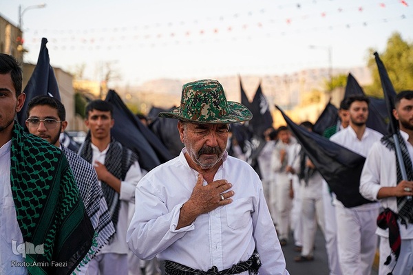 تشرف کاروان پیاده زیارتی حضرت شاهچراغ(ع) شهرستان فیروزآباد به حرم مطهر