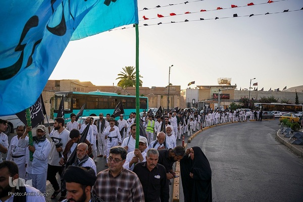 تشرف کاروان پیاده زیارتی حضرت شاهچراغ(ع) شهرستان فیروزآباد به حرم مطهر