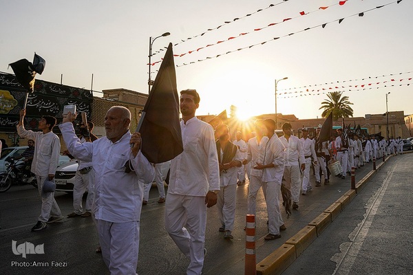 تشرف کاروان پیاده زیارتی حضرت شاهچراغ(ع) شهرستان فیروزآباد به حرم مطهر