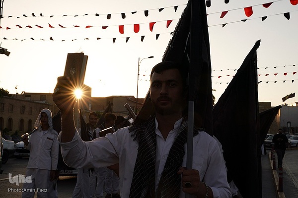 تشرف کاروان پیاده زیارتی حضرت شاهچراغ(ع) شهرستان فیروزآباد به حرم مطهر