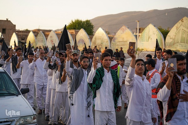 تشرف کاروان پیاده زیارتی حضرت شاهچراغ(ع) شهرستان فیروزآباد به حرم مطهر