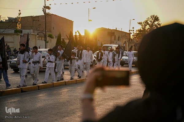 تشرف کاروان پیاده زیارتی حضرت شاهچراغ(ع) شهرستان فیروزآباد به حرم مطهر