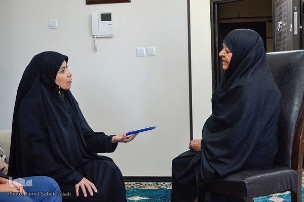 دیدار رئیس جهاددانشگاهی فارس با خانواده شهید حادثه حرم شاهچراغ(ع)