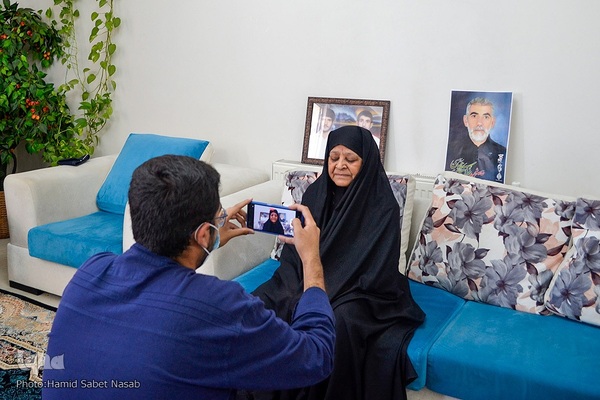 دیدار رئیس جهاددانشگاهی فارس با خانواده شهید حادثه حرم شاهچراغ(ع)