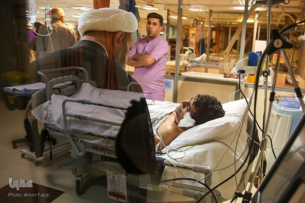 عیادت تولیت آستان حرم شاهچراغ(ع) از مجروحان حادثه تروریسی این حرم مطهر