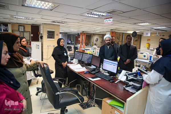 عیادت تولیت آستان حرم شاهچراغ(ع) از مجروحان حادثه تروریسی این حرم مطهر