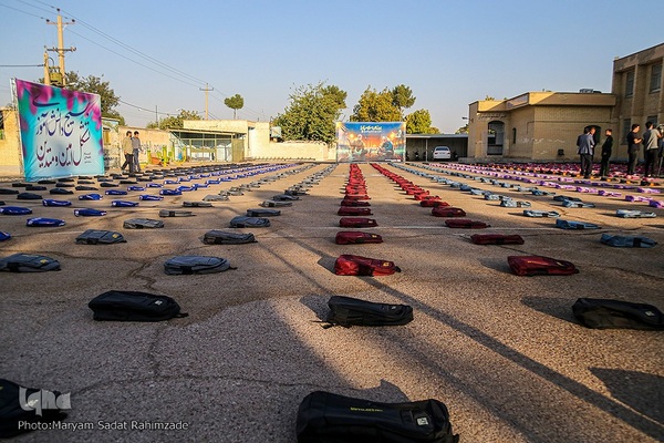 مراسم اهدای ۱۵۰۰۰ بسته لوازم تحریر ویژه دانش آموزان نیازمند استان فارس