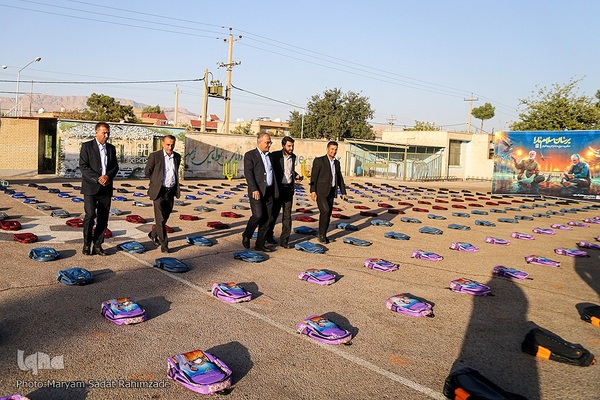 مراسم اهدای ۱۵۰۰۰ بسته لوازم تحریر ویژه دانش آموزان نیازمند استان فارس