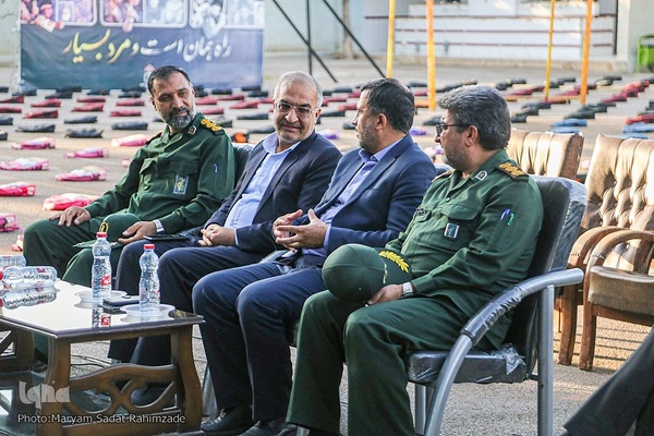 مراسم اهدای ۱۵۰۰۰ بسته لوازم تحریر ویژه دانش آموزان نیازمند استان فارس