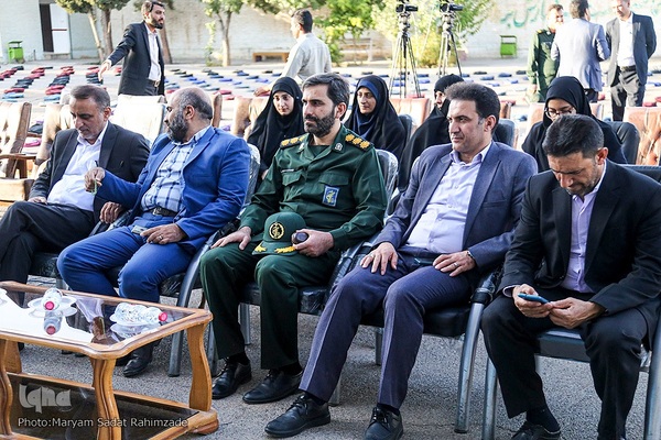 مراسم اهدای ۱۵۰۰۰ بسته لوازم تحریر ویژه دانش آموزان نیازمند استان فارس