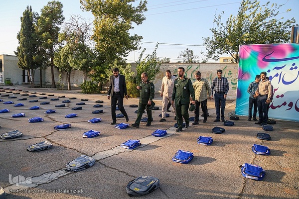 مراسم اهدای ۱۵۰۰۰ بسته لوازم تحریر ویژه دانش آموزان نیازمند استان فارس