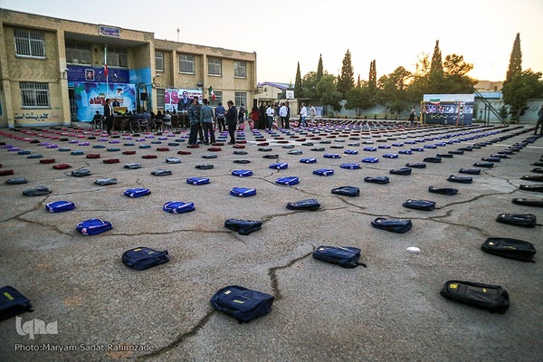 مراسم اهدای ۱۵۰۰۰ بسته لوازم تحریر ویژه دانش آموزان نیازمند استان فارس