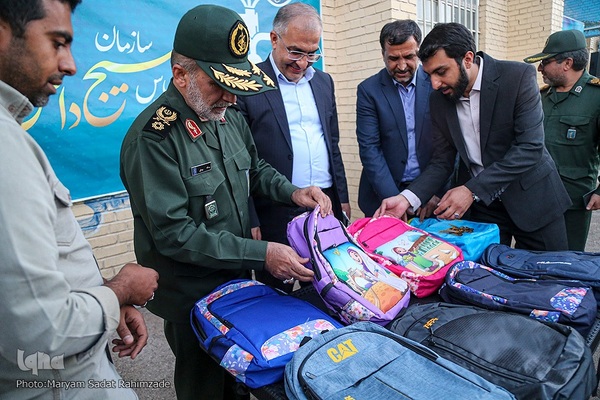 مراسم اهدای ۱۵۰۰۰ بسته لوازم تحریر ویژه دانش آموزان نیازمند استان فارس