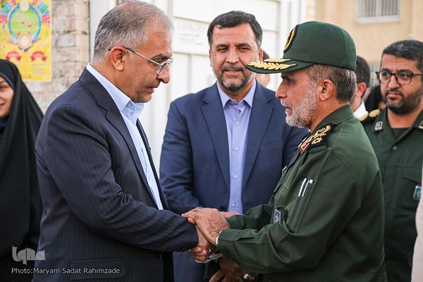 مراسم اهدای ۱۵۰۰۰ بسته لوازم تحریر ویژه دانش آموزان نیازمند استان فارس