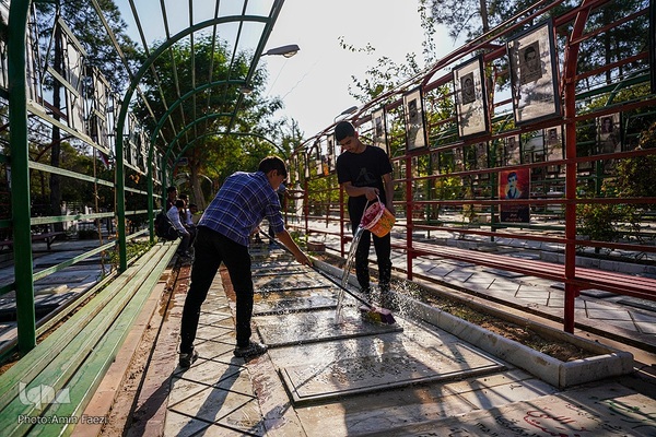 گلباران قبور شهدا‎