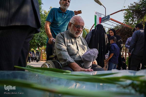 گلباران قبور شهدا‎