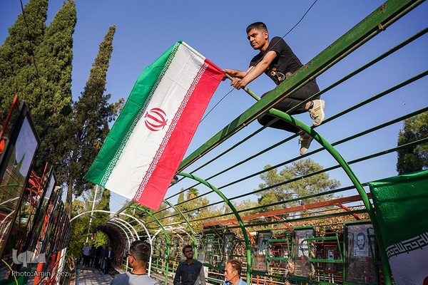 گلباران قبور شهدا‎