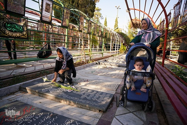 گلباران قبور شهدا‎