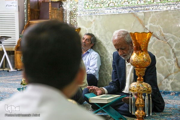 مراسم غبارروبی حرم مطهر حضرت علی بن حمزه