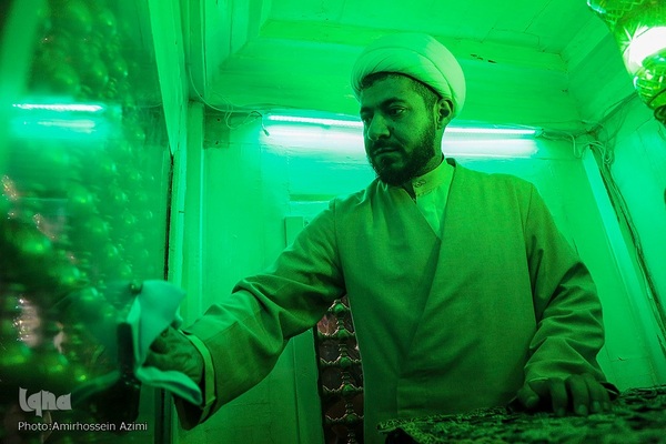 مراسم غبارروبی حرم مطهر حضرت علی بن حمزه