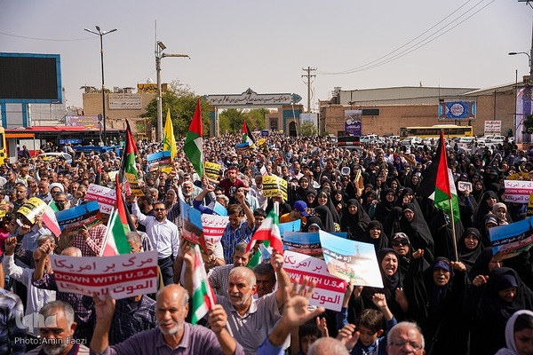 راهپیمایی مردم شیراز به شکرانه حماسه‌ مقاومت