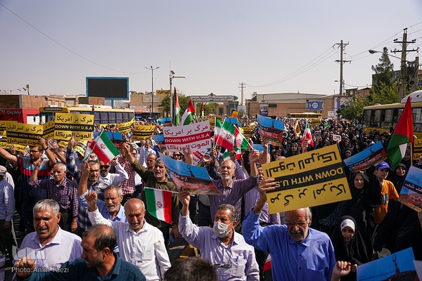 راهپیمایی مردم شیراز به شکرانه حماسه‌ مقاومت