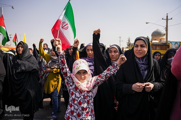 راهپیمایی مردم شیراز به شکرانه حماسه‌ مقاومت