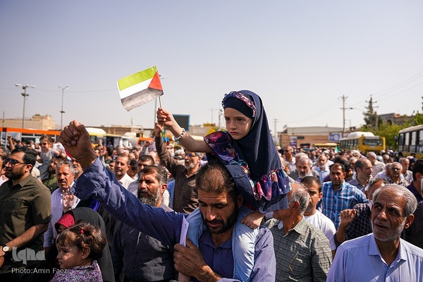 راهپیمایی مردم شیراز به شکرانه حماسه‌ مقاومت