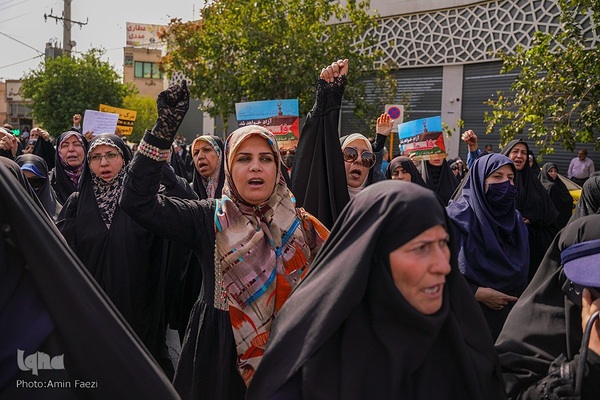 راهپیمایی مردم شیراز به شکرانه حماسه‌ مقاومت