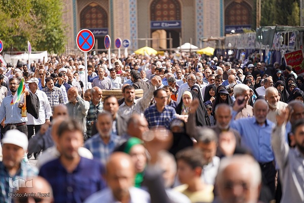 راهپیمایی مردم شیراز به شکرانه حماسه‌ مقاومت
