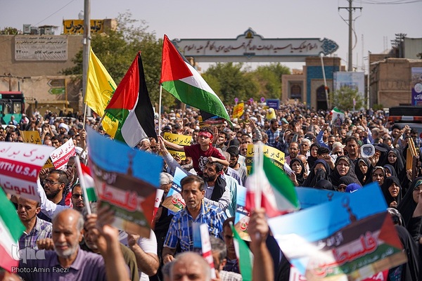 راهپیمایی مردم شیراز به شکرانه حماسه‌ مقاومت