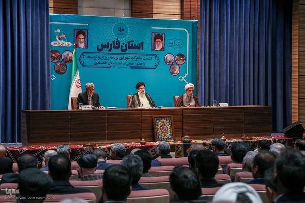 جلسه شورای برنامه ریزی استان فارس با حضور رییس جمهور