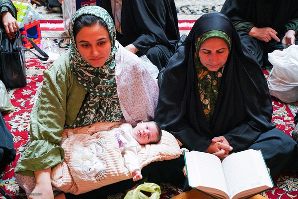 محفل انس با کلام‌الله مجید هدیه به ارواح طیبه شهدای حرم مطهر با تلاوت قاری بین‌المللی قرآن