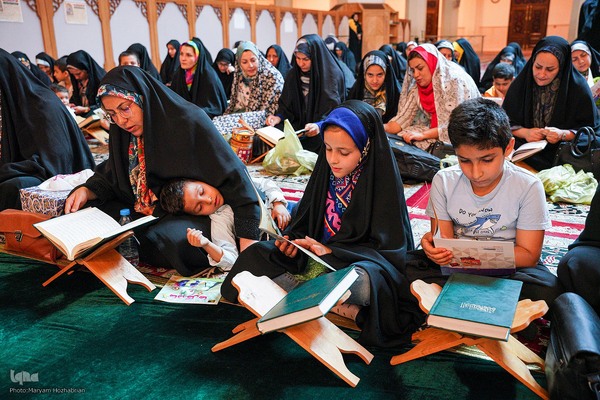 محفل انس با کلام‌الله مجید هدیه به ارواح طیبه شهدای حرم مطهر با تلاوت قاری بین‌المللی قرآن