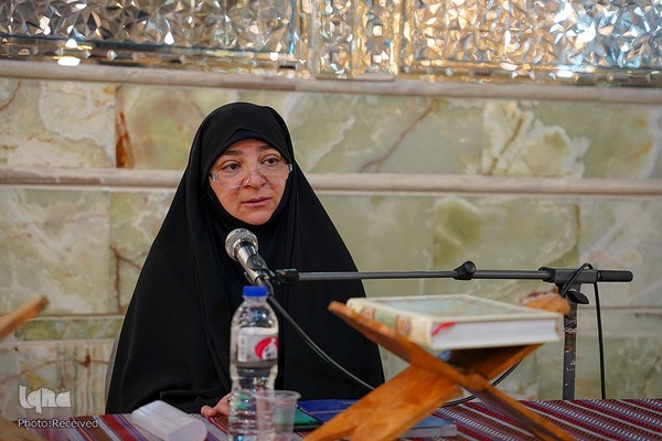 محفل انس با قرآن کریم ویژه خواهران، به‌ مناسبت بزرگداشت شهدای حرم مطهر