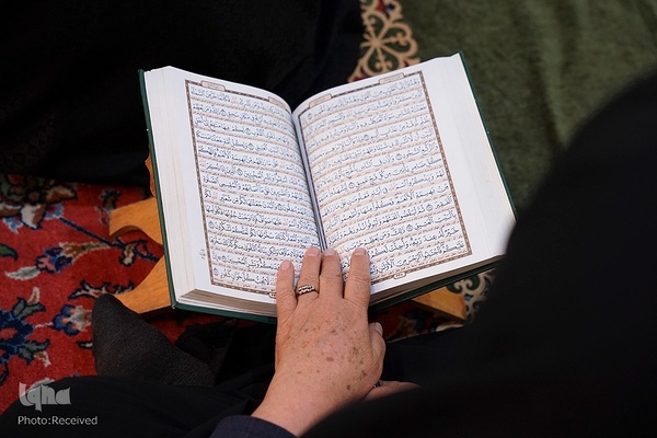 محفل انس با قرآن کریم ویژه خواهران، به‌ مناسبت بزرگداشت شهدای حرم مطهر