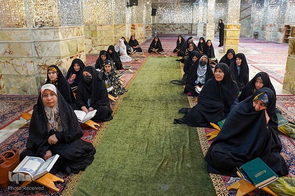 محفل انس با قرآن کریم ویژه خواهران، به‌ مناسبت بزرگداشت شهدای حرم مطهر