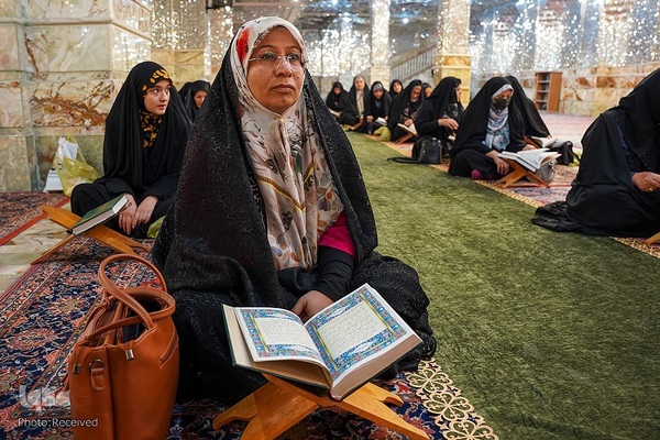 محفل انس با قرآن کریم ویژه خواهران، به‌ مناسبت بزرگداشت شهدای حرم مطهر