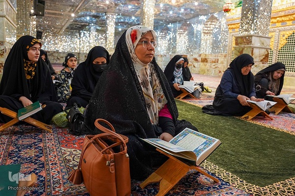 محفل انس با قرآن کریم ویژه خواهران، به‌ مناسبت بزرگداشت شهدای حرم مطهر