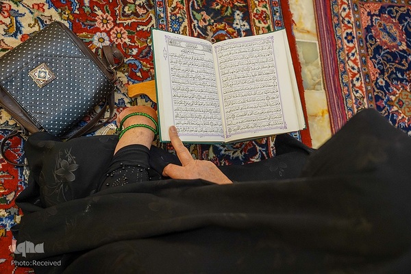 محفل انس با قرآن کریم ویژه خواهران، به‌ مناسبت بزرگداشت شهدای حرم مطهر
