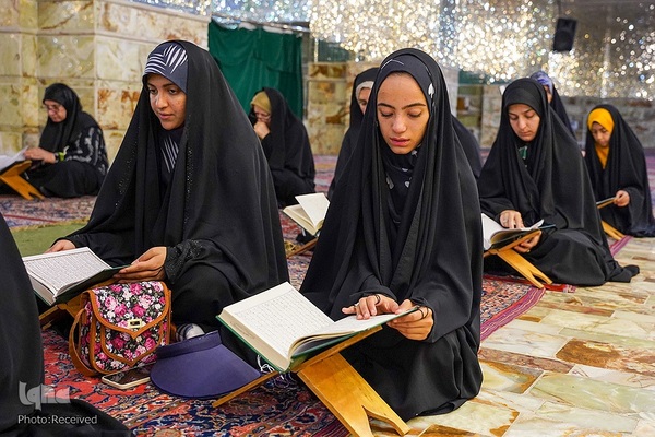 محفل انس با قرآن کریم ویژه خواهران، به‌ مناسبت بزرگداشت شهدای حرم مطهر