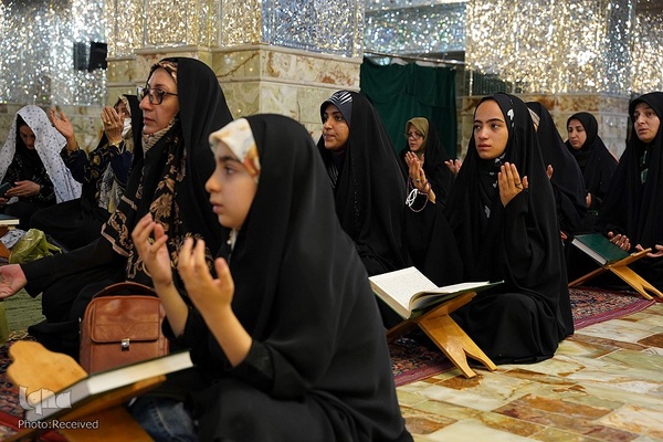 محفل انس با قرآن کریم ویژه خواهران، به‌ مناسبت بزرگداشت شهدای حرم مطهر