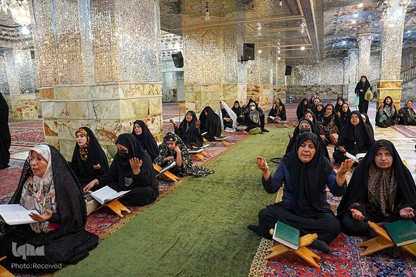 محفل انس با قرآن کریم ویژه خواهران، به‌ مناسبت بزرگداشت شهدای حرم مطهر
