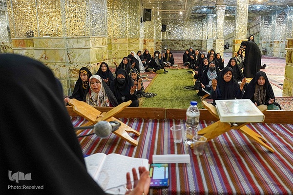 محفل انس با قرآن کریم ویژه خواهران، به‌ مناسبت بزرگداشت شهدای حرم مطهر