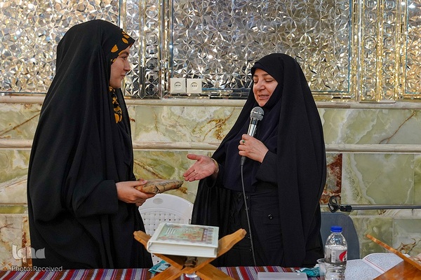 محفل انس با قرآن کریم ویژه خواهران، به‌ مناسبت بزرگداشت شهدای حرم مطهر
